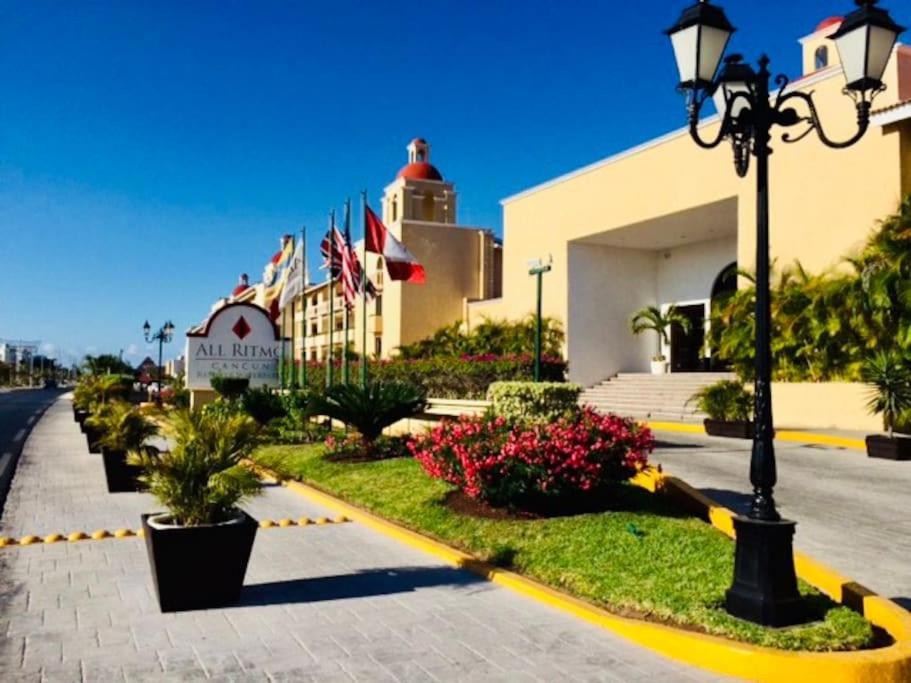 Punta Me Apartment Beach Front In The Hotel & Waterpark Cancun Dış mekan fotoğraf